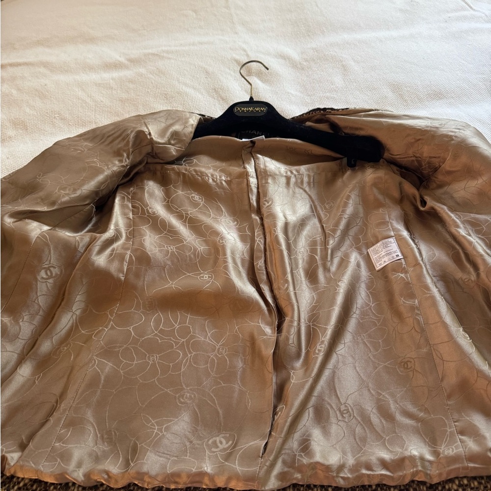 Chanel Women's Black and Cream Tweed Blazer - Picture 4 of 13
